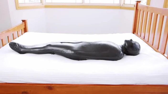 RS-301 Mina in bodybag bondage