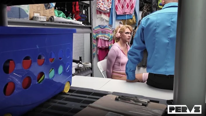 Shoplyfter Bambi Barton