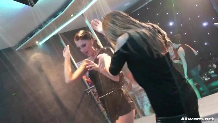 AllWam.net/Tainster.com: Shake It Shower Show (2014) HD