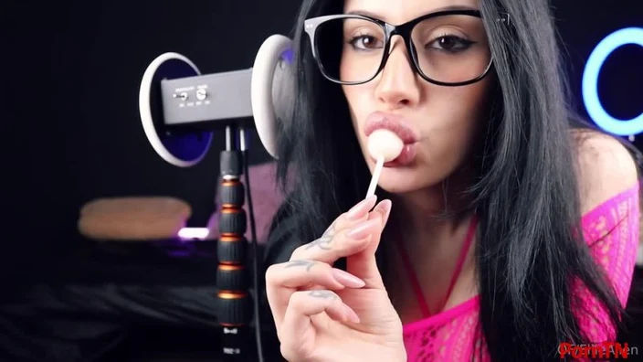 Ellie Alien - Licking Lollipop & Water Sounds