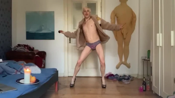 SISSY IS ALWAYS HUNGRY FOR RAW COCK