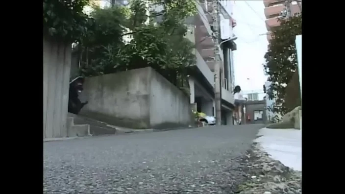 shorts piss on the stairs