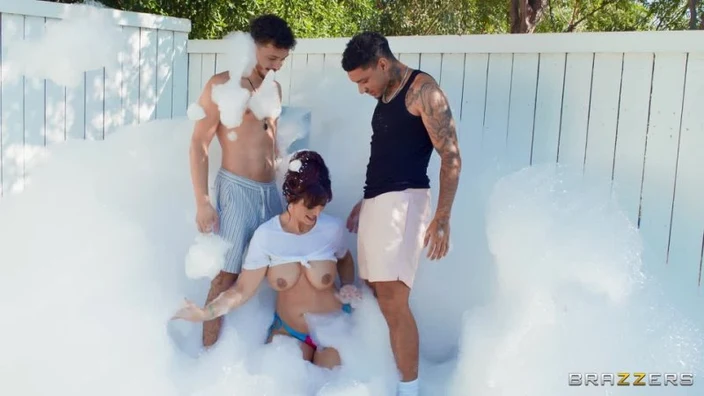 MommyGotBoobs.24.01.18.Syren.De.Mer.Double.Teaming.The.Foam.Party.MILF.XXX.1080p [FuckPussy, FuckAnal, Double Penetration]