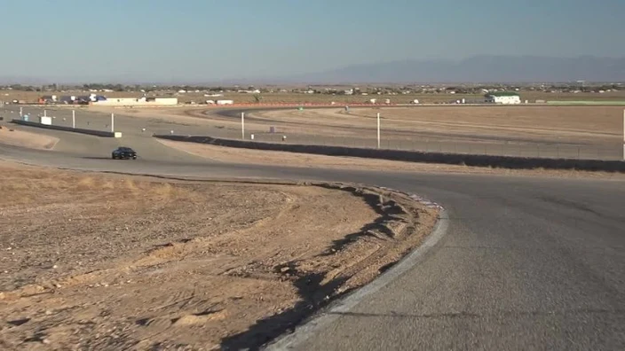 Лоб в Лоб / Head2Head 58 2015 Ford Mustang GT vs. 2015 Chevrolet Camaro SS [BMIRussian]