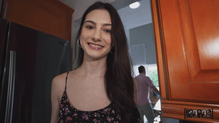 Mofos - Sophie Tyler - Fun At Sunday Dinner