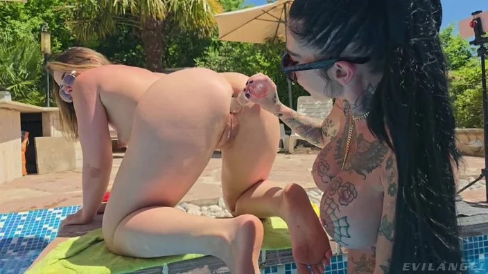 Megan Inky & Sophia Burns