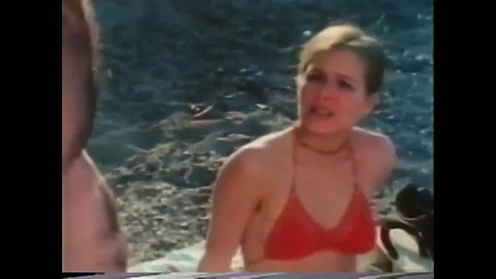 Teenage Surfer Girls / Молоденькие серфенгистки