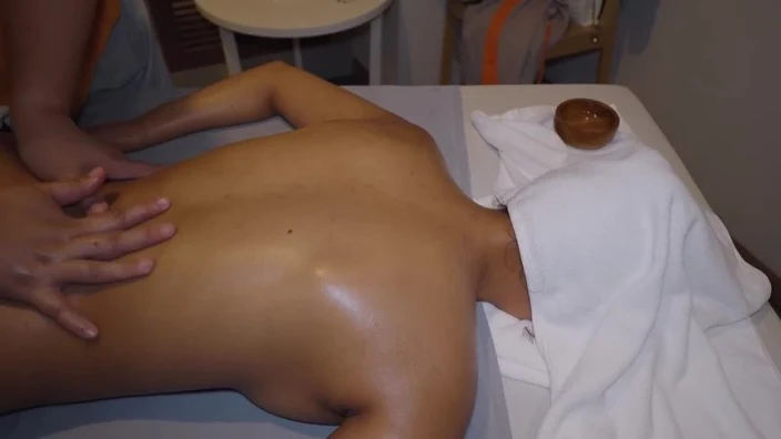 ASMR： Relaxing Thai Deep Tissue Sport Massage for Stress Relief