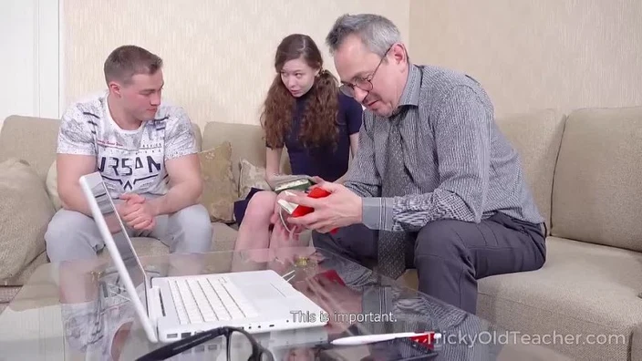 2019 Sofi Smile Старый учитель и студентка Tricky Old Teacher Rimjob Teen сня