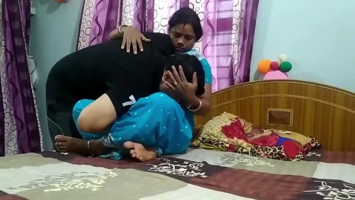 Hot Wife Rakhi In Blue Saree Fucks Her Boyfriend