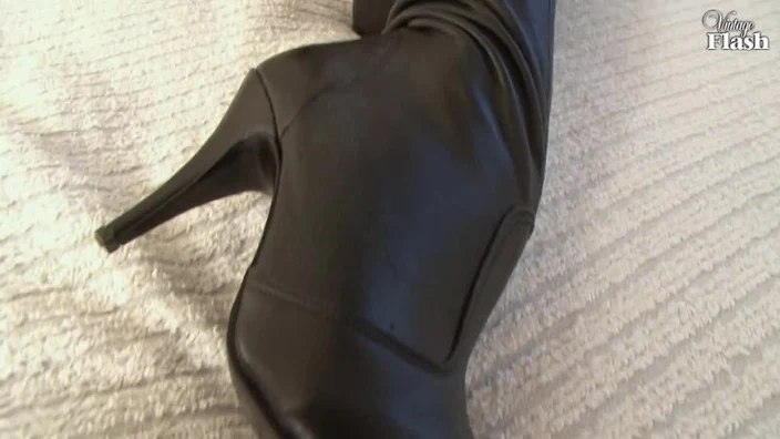 VintageFlash: Louise Jenson - Leather And Nylon Mistress