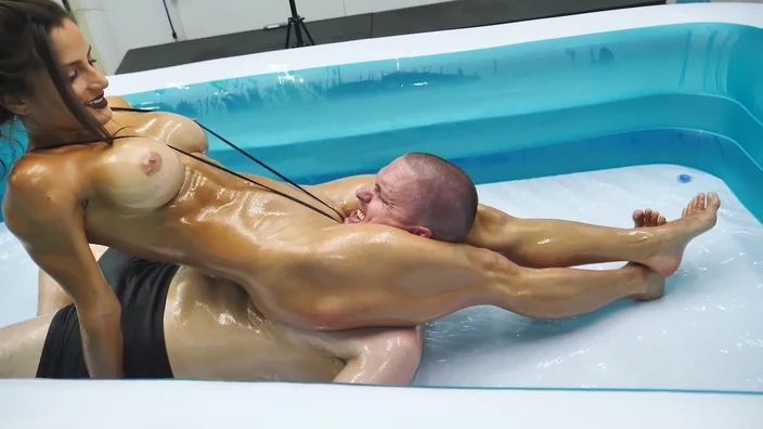 Chi Chi oil wrestling
